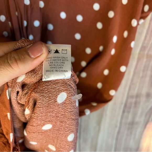 Vici Women’s Small Orange White Dotted Knee Highed Button up Dress. - Picture 4 of 6